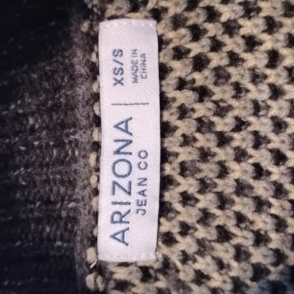 Arizona Women's Charcoal Plaid Crop Scoop Neck Sweater, Size: XS, NWT - Picture 5 of 7